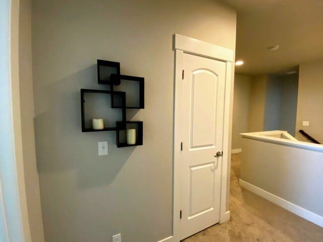 Building Photo - 5447 Valentia St