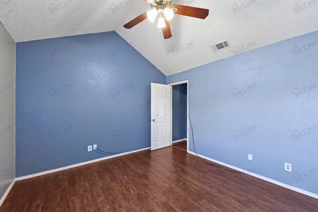 Building Photo - 800 Bluebonnet Dr