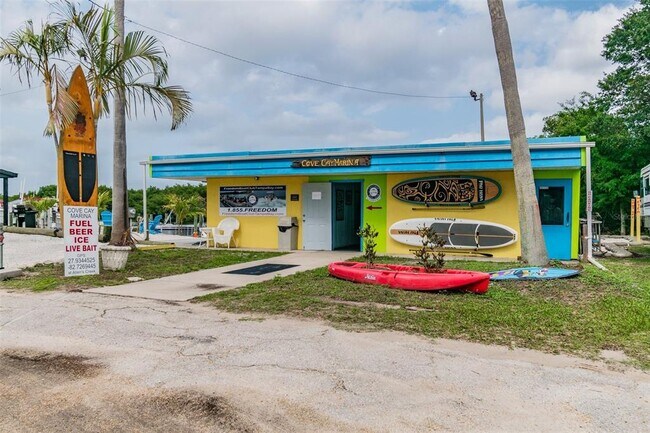 Building Photo - 2700 Cove Cay Dr