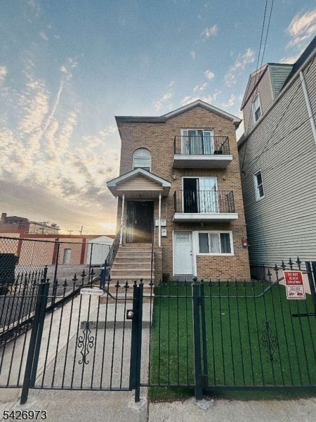 Building Photo - 415 S 8th St