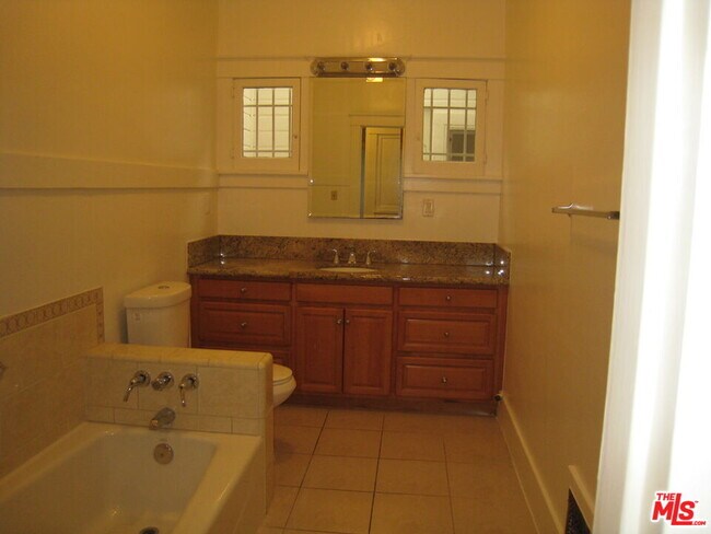Building Photo - 153 S Gramercy Pl