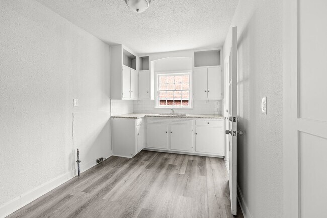 Building Photo - Charming 3 Bedroom 2 Bathroom Bungalow
