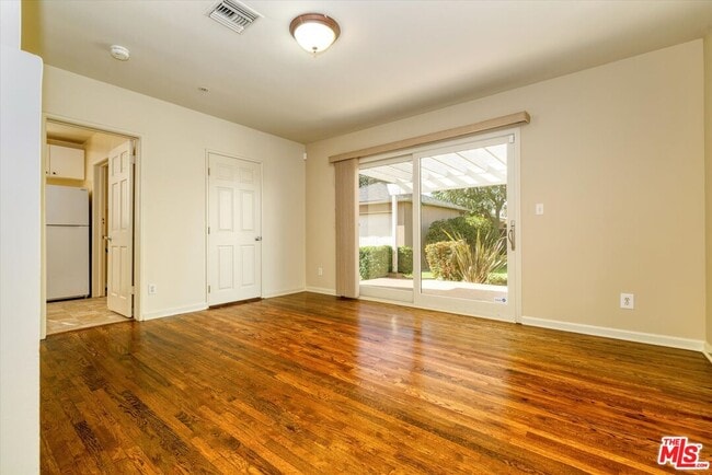 Building Photo - 4721 Ventura Canyon Ave