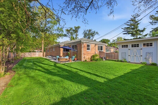 Building Photo - 9237 Lincolnwood Dr