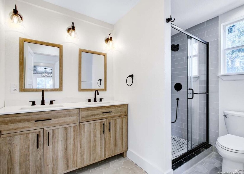 Building Photo - 415 S Olive St