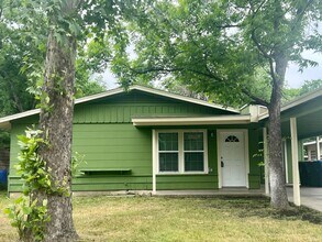 Building Photo - Cozy, Remodeled 2BR with Covered Parking &...