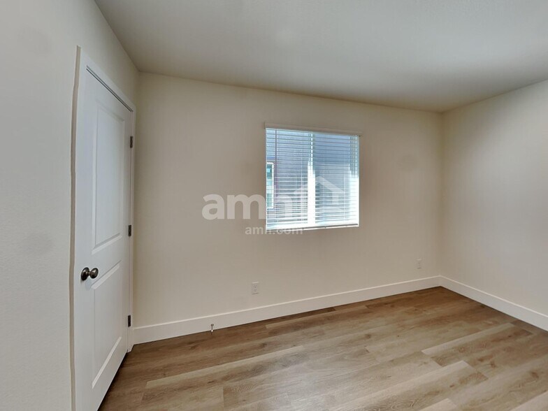 Building Photo - 10380 Bee Balm St