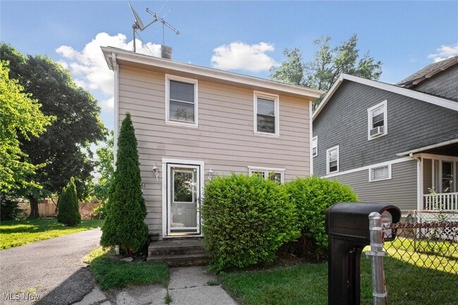 Building Photo - 1349 W 87th St