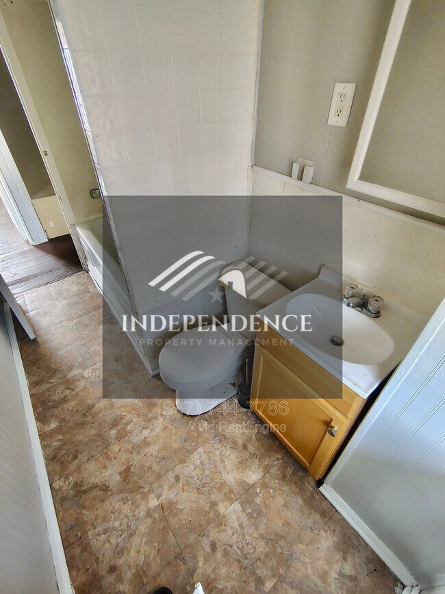 Building Photo - 515 Mertland Ave