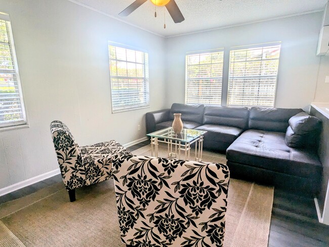 Building Photo - 1352 Riverside Cir