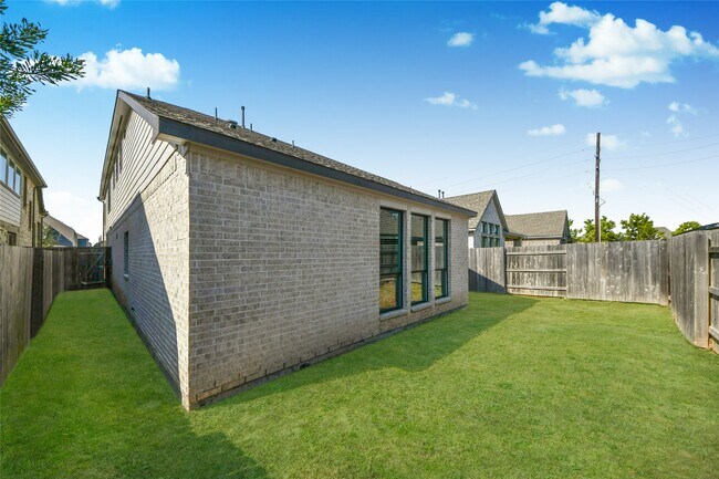 Building Photo - 7030 House Wren Ct