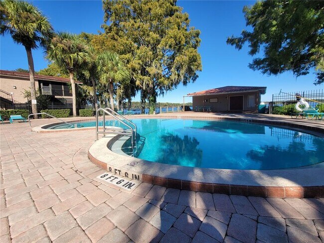 Building Photo - 1160 Calle Del Norte