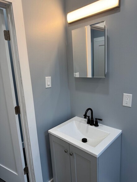 Building Photo - 6040 Kingsessing Ave