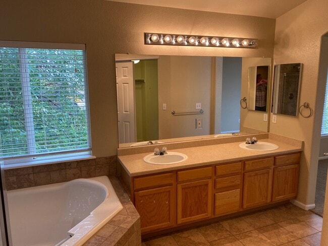 Building Photo - Wonderful Home in Parker