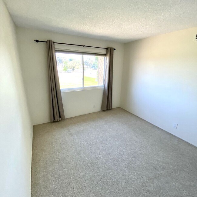 Building Photo - 6050 Henderson Dr