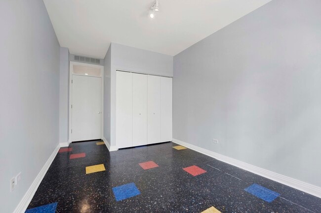 Building Photo - 330 N Clinton St