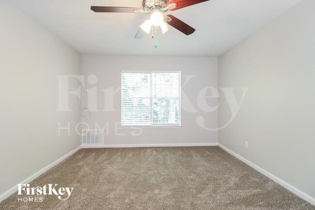 Building Photo - 1417 Oak Knoll Dr NE