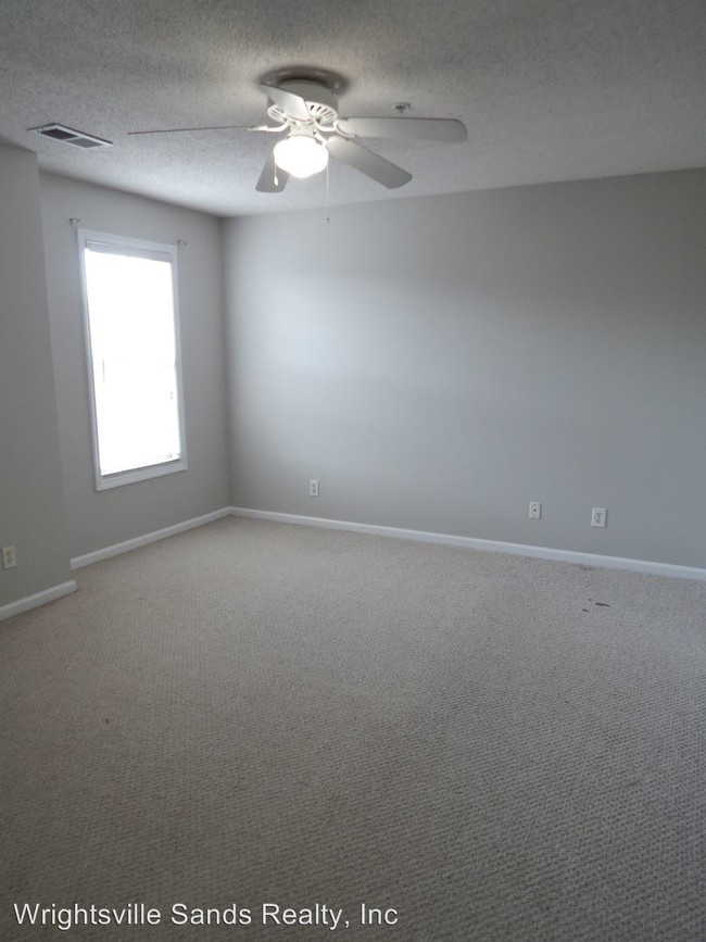 Building Photo - 2 br, 2 bath House - 805 March Court Unit K