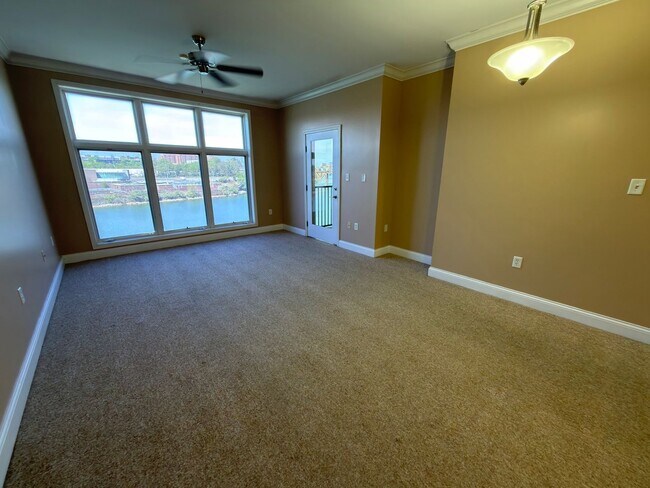 Building Photo - River Towne Condominium Unit 503 - Large condo for rent  3 bedrooms/2 baths.  $2400/month