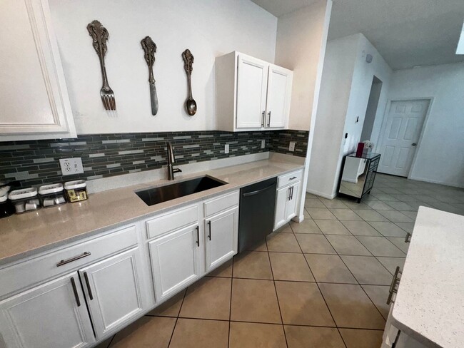 Building Photo - STUNNING Emerald Island Resort 5 bedroom 4...