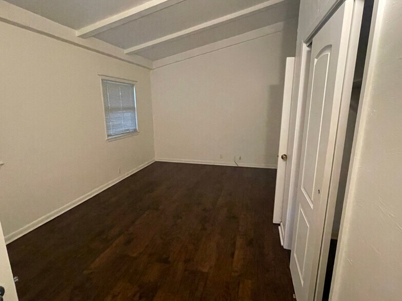 Building Photo - 98 Woodcreek Dr