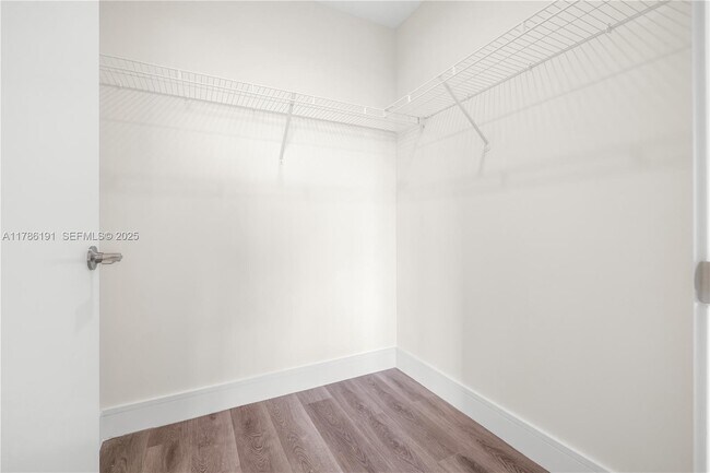 Building Photo - 3701 N Dixie Hwy