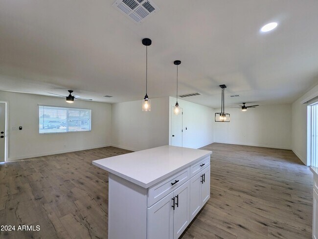 Building Photo - 121 N Flint Cir