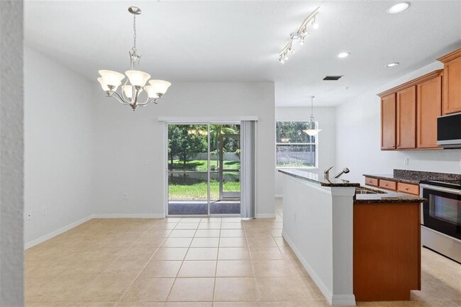 Building Photo - 3717 Parkridge Cir