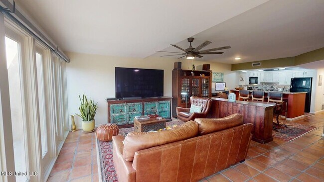 Building Photo - 520 Beach Blvd