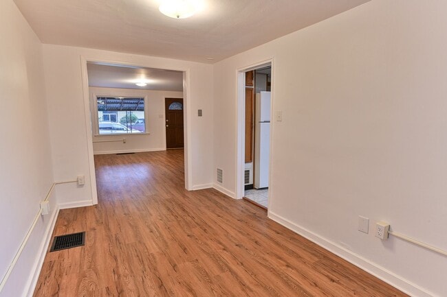 Building Photo - 3 Bedroom with Parking on Berryhill