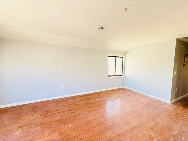 Building Photo - 139-18 Lakewood Ave