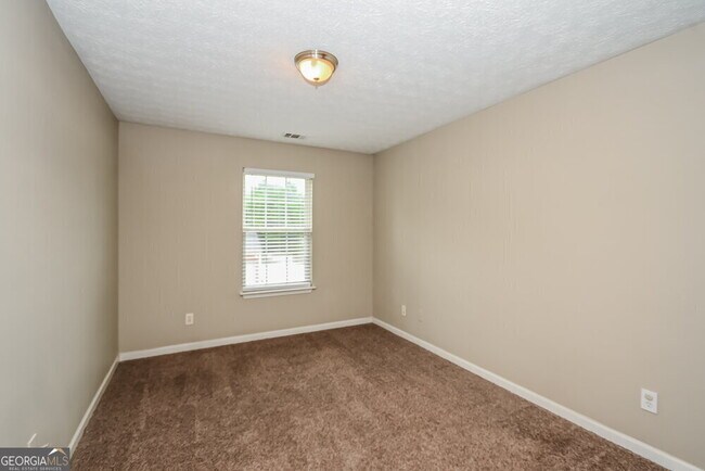 Building Photo - 213 Oak Grove Way
