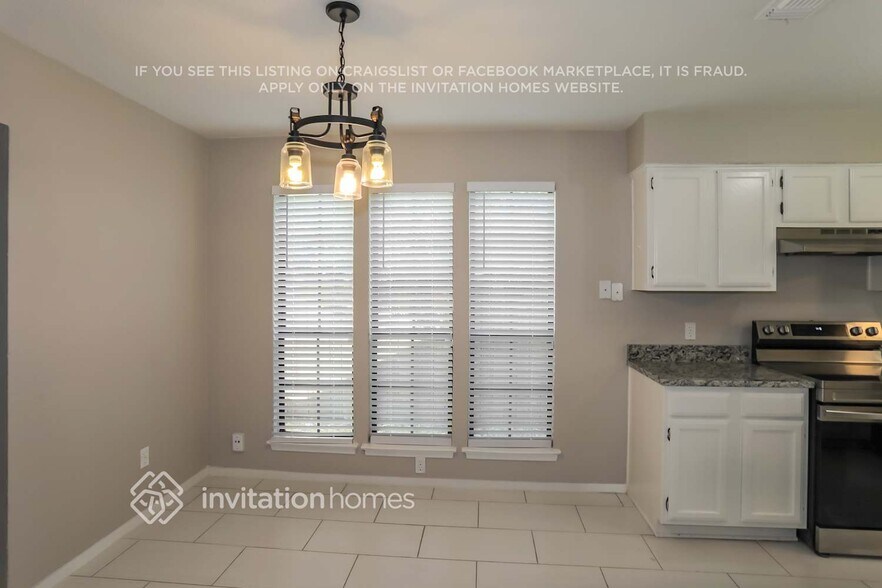Building Photo - 2430 Bentley Dr