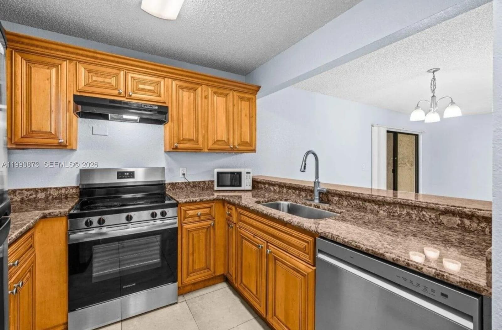 Building Photo - 1495 Lake Crystal Dr