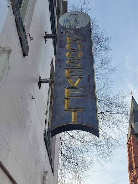 Building Photo - 415 County St