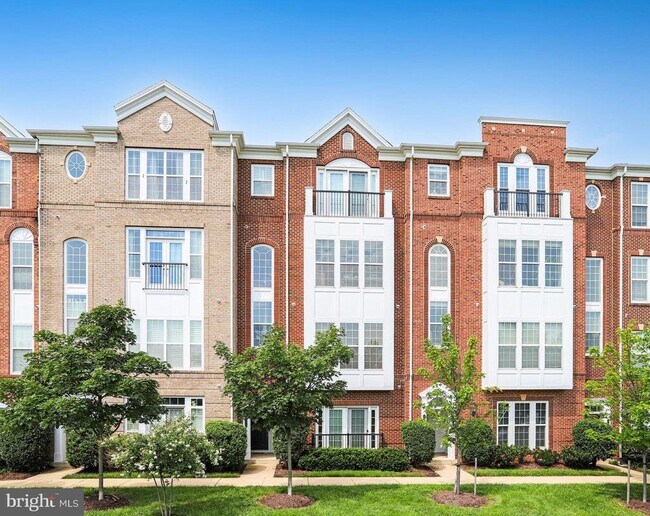 Building Photo - 20638 Sibbald Square