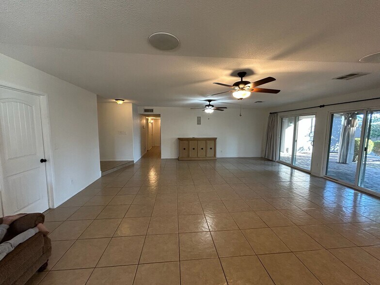 Building Photo - 2933 W Muriel Dr