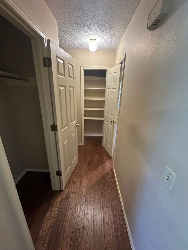 Building Photo - 3-Bed, 2-Bath Home in Central Springdale - Fully Fenced in Backyard and 2x Car Garage!