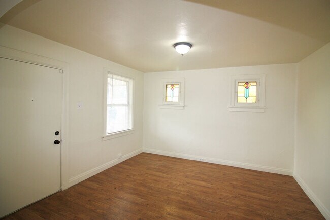 Building Photo - 8351 Octavia Ave