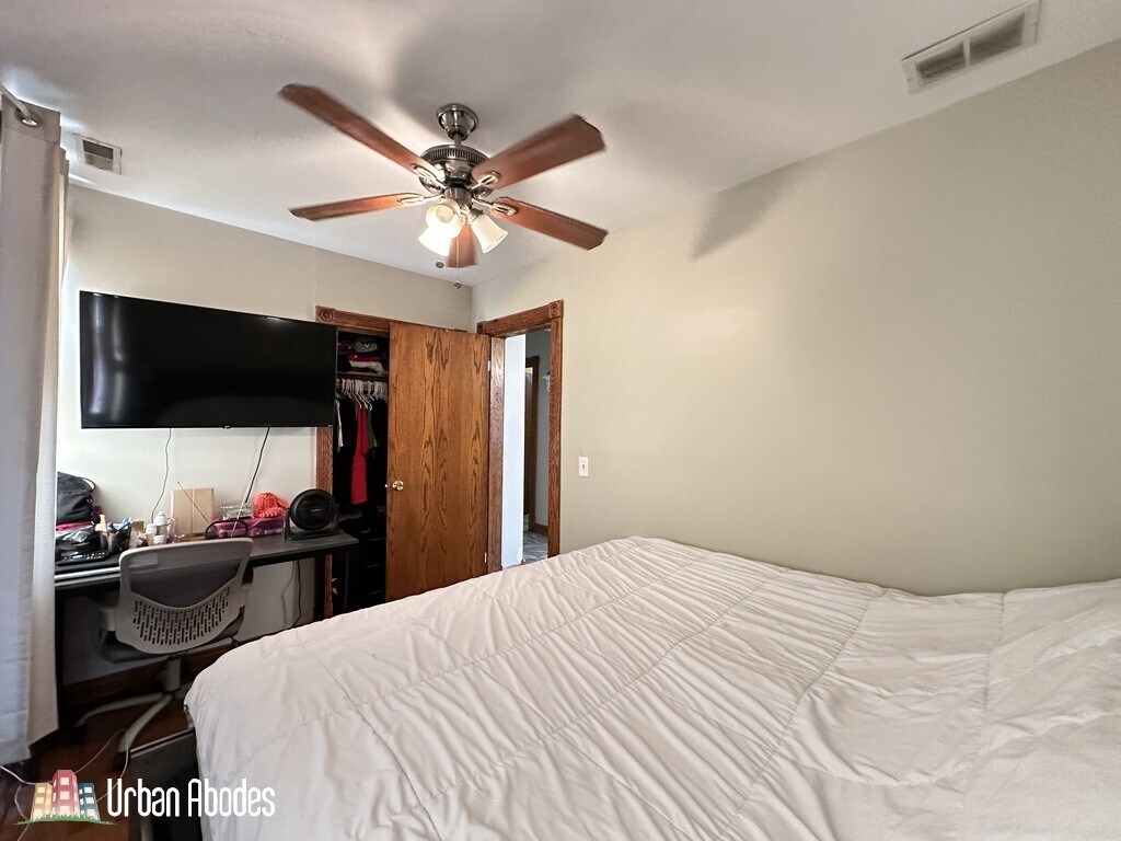 Building Photo - 3532 N Elston Ave