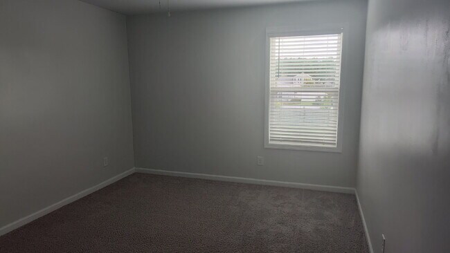 Building Photo - Huge Well-Kept Home in Guyton