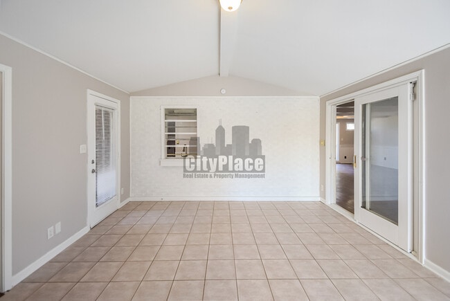 Building Photo - 6123 E 14th St