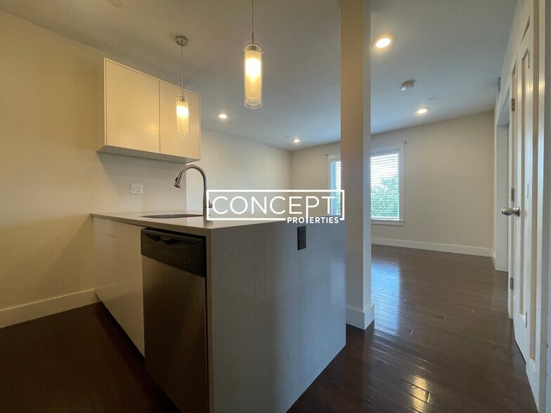 Building Photo - 659 Massachusetts Ave