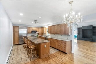 Building Photo - 143 Ponus Ave