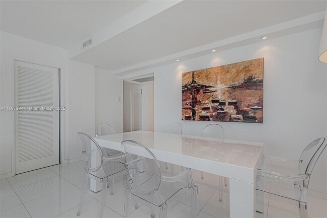 Building Photo - 2301 Collins Ave