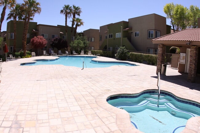 Building Photo - A Spacious and Stylish 2 Bed / 2 Ba Condo Gated Community