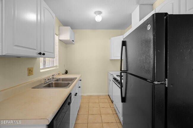 Building Photo - 4913 Sierra Madre Dr