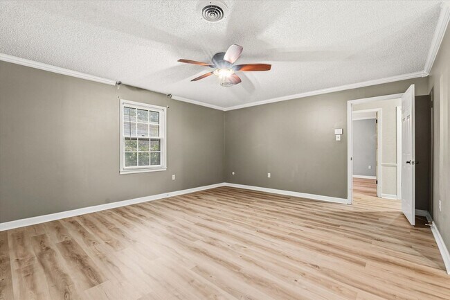 Building Photo - 4-BED, 2-BATH ALL-BRICK HOME NEAR JONESBORO COUNTRY CLUB!