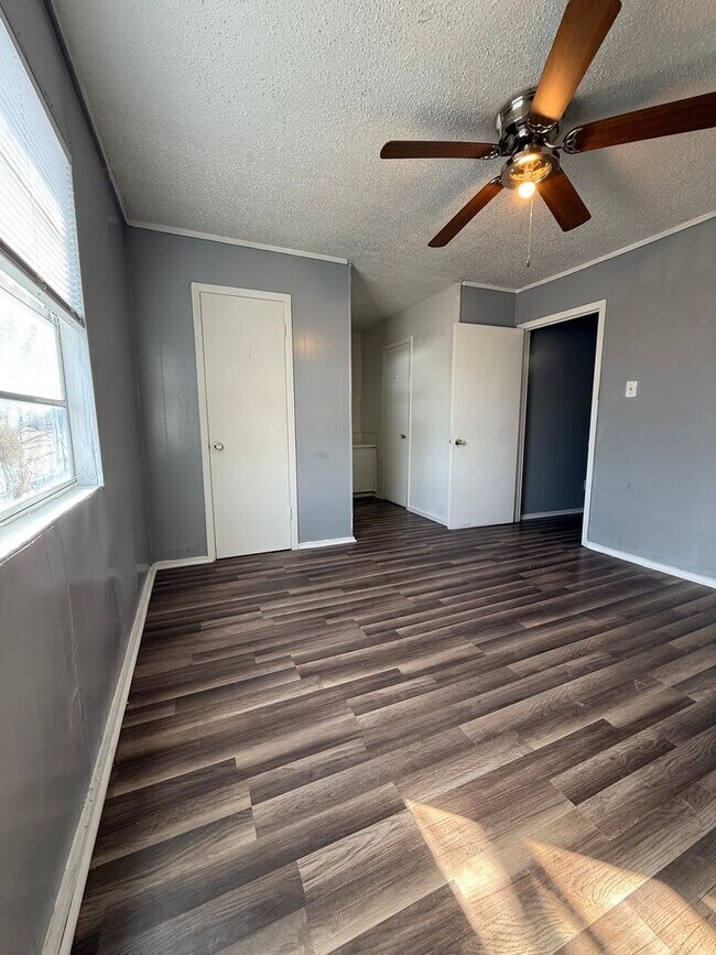 Building Photo - 1016 N 12th St