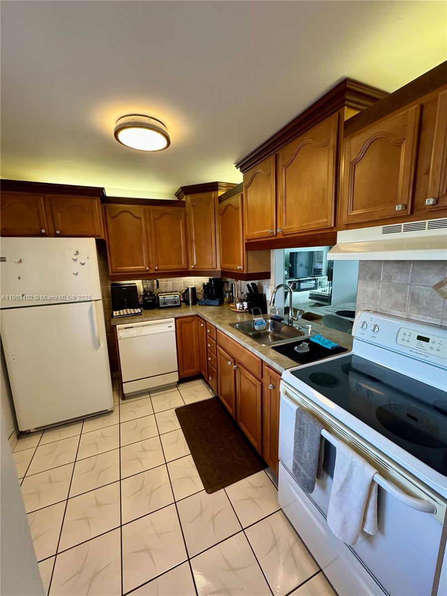 Building Photo - 505 E Dania Beach Blvd